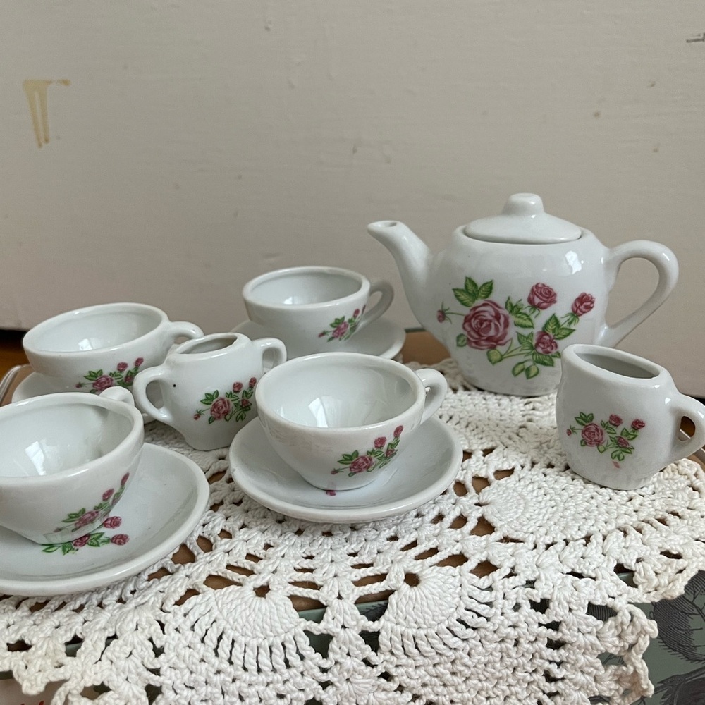 Vintage Child’s Miniature China Play Tea Set Floral Made in Taiwan 12 Piece - Picture 6 of 13